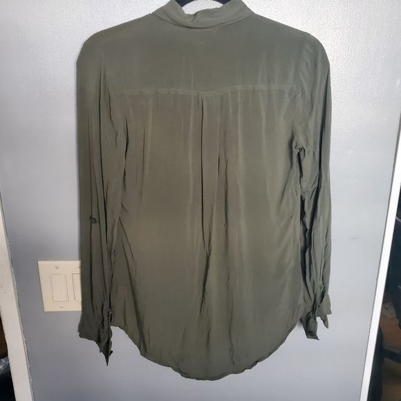 A.n.a Green button up top xs - Picture 8 of 12